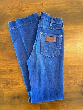 Wrangler high rise trouser Blue Denim Jeans with Leather Patch